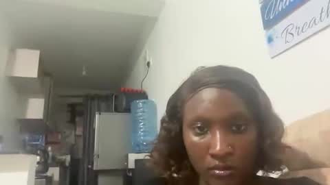 Snapshot of pretty_ellsie chatting on 09/18/25, 10:34 independent model online show from 09/18/25, 10:34