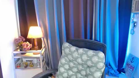 Snapshot of pretty_kimxxx chatting on 10/29/25, 02:14 Kim online show from 10/29/25, 02:14