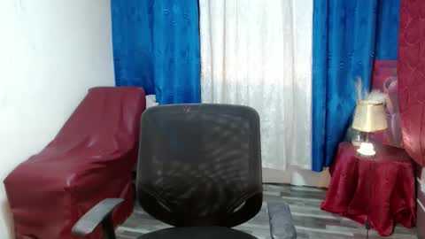 Snapshot of pretty_lady_kitty chatting on 12/12/24, 12:38 pretty_lady_kitty online show from 12/12/24, 12:38