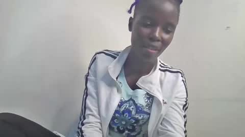 pretty_petite_ebony online show from 12/06/24, 03:00
