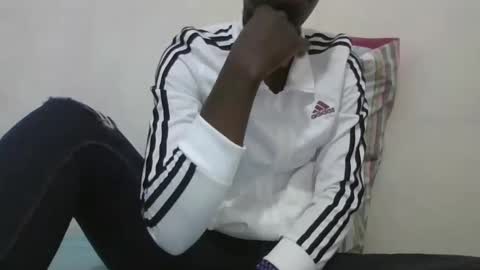 pretty_petite_ebony online show from 12/17/24, 12:00