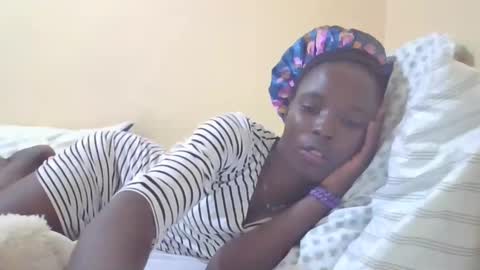 pretty_petite_ebony online show from 01/12/25, 05:33