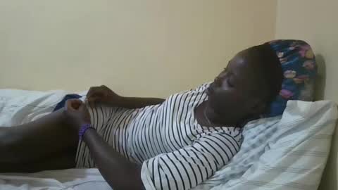 pretty_petite_ebony online show from 01/12/25, 09:29