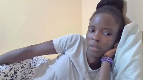 pretty_petite_ebony online show from 02/25/25, 10:39