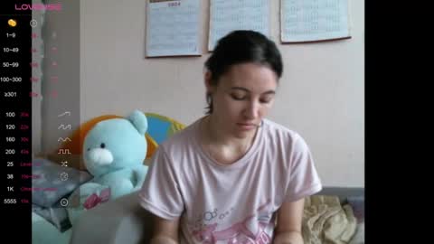 Snapshot of prettybella_7 chatting on 12/16/24, 10:40 Bella online show from 12/16/24, 10:40