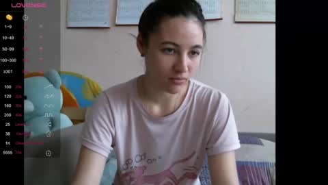 Snapshot of prettybella_7 chatting on 12/17/24, 10:34 Bella online show from 12/17/24, 10:34