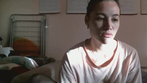 Bella online show from 10/11/25, 04:22