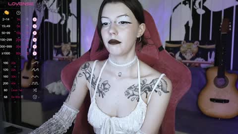 Snapshot of prettybones chatting on 12/15/24, 01:11 Violet online show from 12/15/24, 01:11