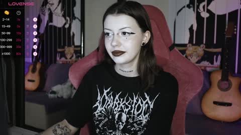 Snapshot of prettybones chatting on 12/21/24, 09:23 Violet online show from 12/21/24, 09:23