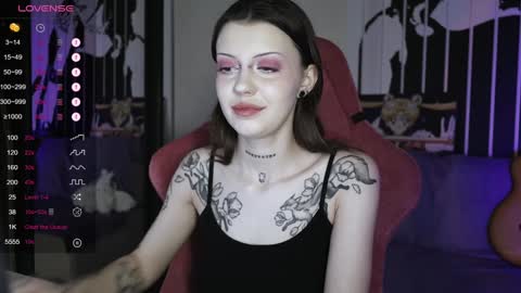 Snapshot of prettybones chatting on 12/29/24, 06:45 Violet online show from 12/29/24, 06:45