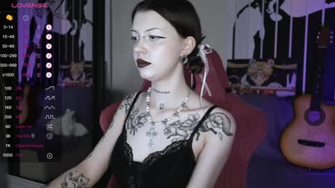 Snapshot of prettybones chatting on 12/30/24, 09:48 Violet online show from 12/30/24, 09:48