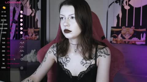 Snapshot of prettybones chatting on 01/03/25, 06:11 Violet online show from 01/03/25, 06:11