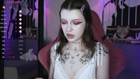 Snapshot of prettybones chatting on 01/04/25, 03:07 Violet online show from 01/04/25, 03:07