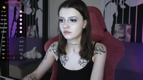 Snapshot of prettybones chatting on 01/12/25, 09:51 Violet online show from 01/12/25, 09:51