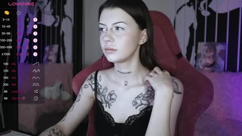 Snapshot of prettybones chatting on 01/16/25, 08:22 Violet online show from 01/16/25, 08:22
