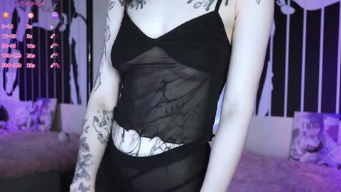 Snapshot of prettybones chatting on 02/05/25, 01:04 Violet online show from 02/05/25, 01:04