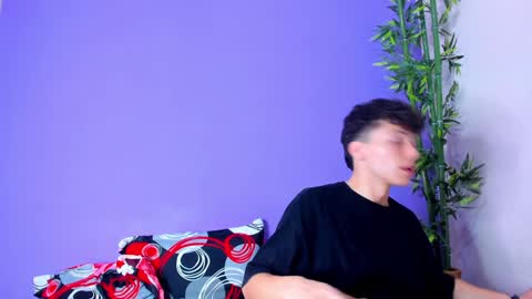 Snapshot of prettybunnies08 chatting on 01/11/25, 02:09 Enzo Denis online show from 01/11/25, 02:09