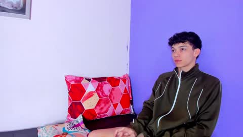 Snapshot of prettybunnies08 chatting on 01/24/25, 01:56 Enzo Denis online show from 01/24/25, 01:56