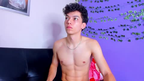 Snapshot of prettybunnies08 chatting on 01/29/25, 06:39 Enzo Denis online show from 01/29/25, 06:39