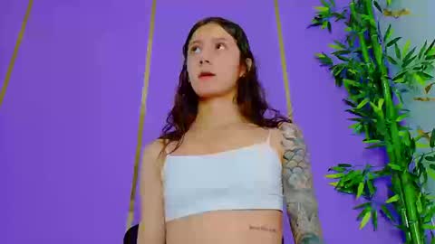 Snapshot of prettybunnies08 chatting on 09/19/25, 08:42 Enzo Denis online show from 09/19/25, 08:42