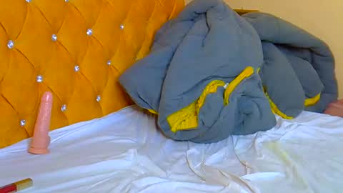 prettycandy0 online show from 11/19/25, 06:35