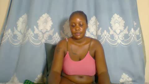 Snapshot of prettydarkskin002 chatting on 11/08/25, 07:52 SHANIA online show from 11/08/25, 07:52