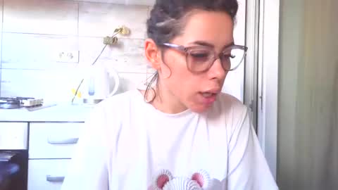 prettyjulliette online show from 10/28/25, 01:14