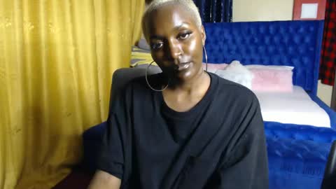 Snapshot of prettyquee chatting on 01/17/25, 07:27 sasha online show from 01/17/25, 07:27