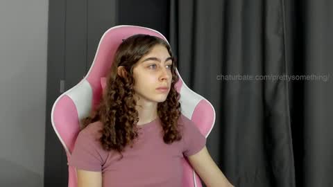 Snapshot of prettysomething chatting on 01/10/25, 05:13 Sophie next stream will be at Monday i will wait you guys online show from 01/10/25, 05:13