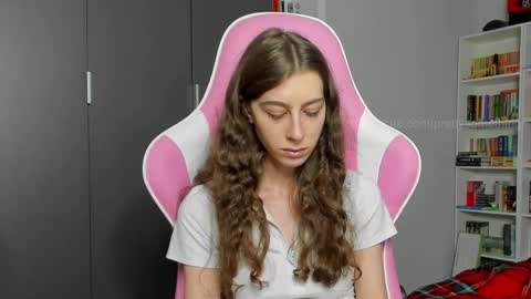 Snapshot of prettysomething chatting on 10/03/25, 05:10 Sophie next stream will be at Monday i will wait you guys online show from 10/03/25, 05:10