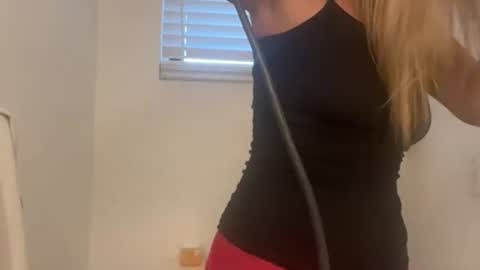 Snapshot of prettyyykittyyy22 chatting on 09/11/25, 01:55 prettyyykittyyy22 online show from 09/11/25, 01:55
