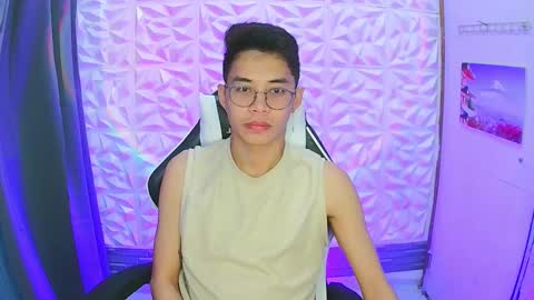 Snapshot of prince_harrison chatting on 11/19/25, 10:48 prince_harrison online show from 11/19/25, 10:48