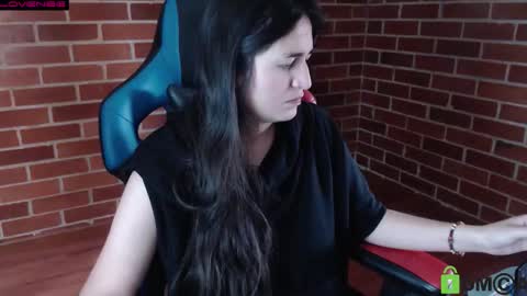 Leia online show from 10/31/25, 01:23