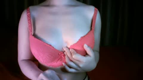 Snapshot of princess916446 chatting on 01/10/25, 02:02 princess online show from 01/10/25, 02:02