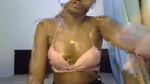 Snapshot of princess_bee1 chatting on 09/15/25, 10:32 princess online show from 09/15/25, 10:32