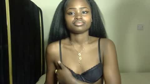 Snapshot of princess_bee1 chatting on 10/01/25, 01:22 princess online show from 10/01/25, 01:22