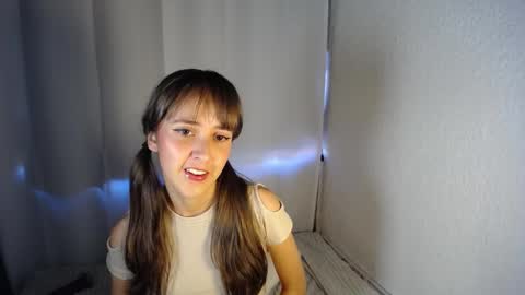 Snapshot of princess_emily69 chatting on 12/26/24, 01:54 Emily online show from 12/26/24, 01:54