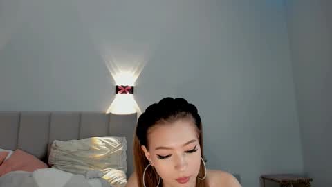 Snapshot of princess_nier chatting on 12/18/24, 01:05 Princess Diana online show from 12/18/24, 01:05