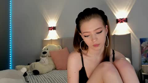 Snapshot of princess_nier chatting on 02/10/25, 01:35 Princess Diana online show from 02/10/25, 01:35