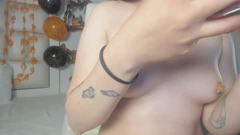 princess_tokyo_ online show from 10/15/25, 10:37