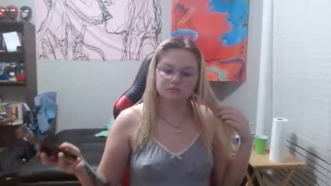 Snapshot of princessandthebear03 chatting on 11/02/25, 04:04 Will and Kaley online show from 11/02/25, 04:04