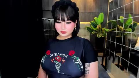 Snapshot of princesshugecummer chatting on 02/17/25, 04:26 Astrid Ley online show from 02/17/25, 04:26