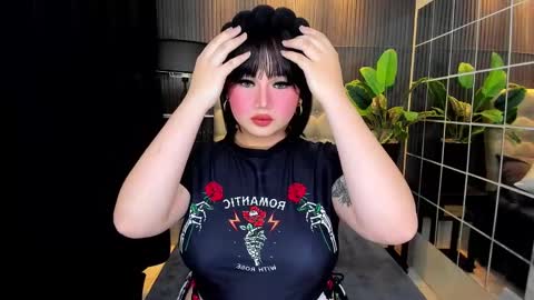 Snapshot of princesshugecummer chatting on 02/18/25, 02:49 Astrid Ley online show from 02/18/25, 02:49