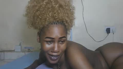 Snapshot of princesssweetass2 chatting on 11/05/25, 02:11 FENNY online show from 11/05/25, 02:11