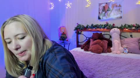 Snapshot of puffybun chatting on 12/16/24, 12:04 puffybun online show from 12/16/24, 12:04