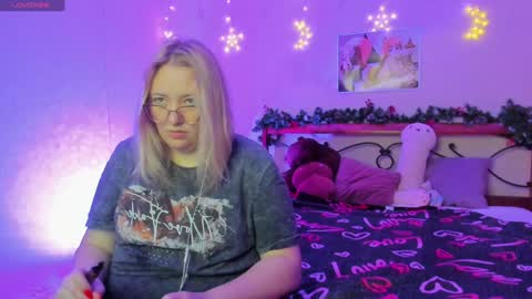 Snapshot of puffybun chatting on 12/17/24, 12:12 puffybun online show from 12/17/24, 12:12