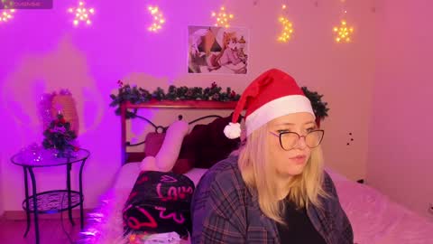 Snapshot of puffybun chatting on 12/24/24, 12:33 puffybun online show from 12/24/24, 12:33