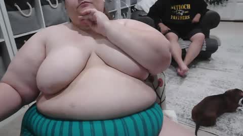 Snapshot of pugglelover chatting on 01/05/25, 11:59 Puggie - online show from 01/05/25, 11:59
