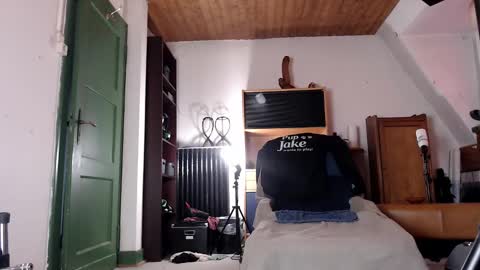 Pup Jake wants to play online show from 02/22/25, 02:19