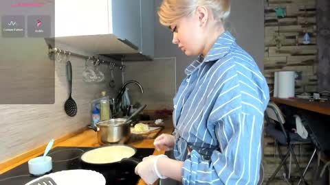 Snapshot of purebeautie chatting on 10/25/25, 01:40 Katty online show from 10/25/25, 01:40